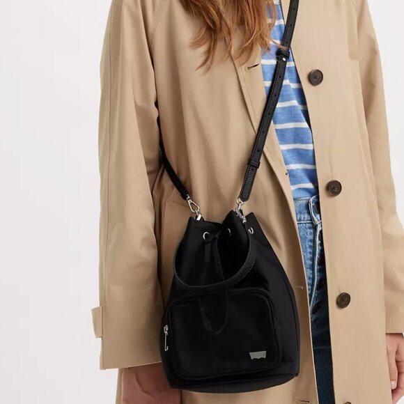 Levi's WOMEN'S Black Bucket Bag/NWT - Picture 1 of 15